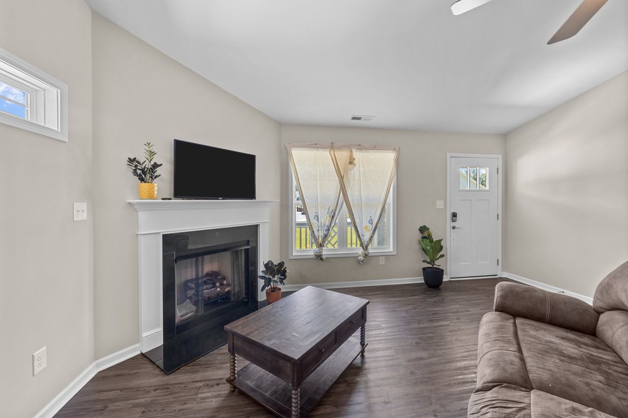 123 Grantham Pl #NA - Photo 2 of 40