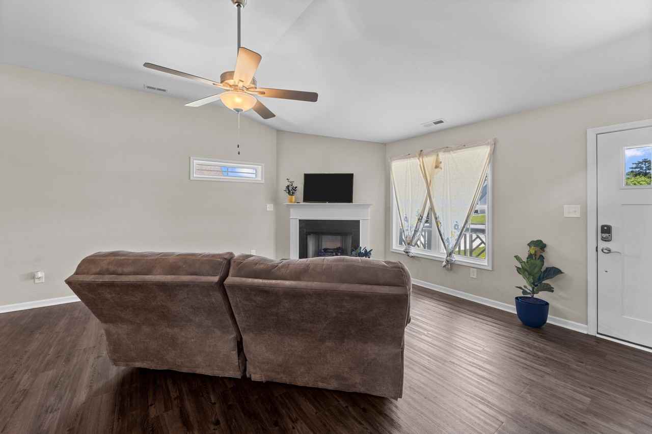 123 Grantham Pl #NA - Photo 3 of 40