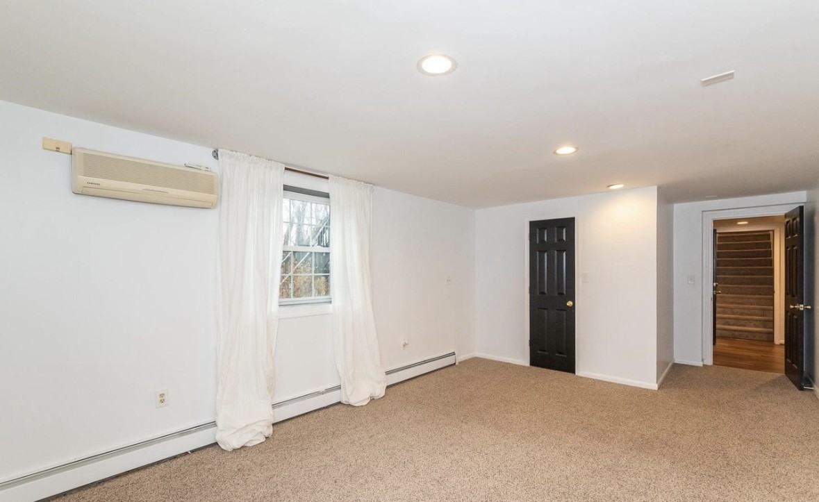 9106 Field Rd - Photo 3 of 9