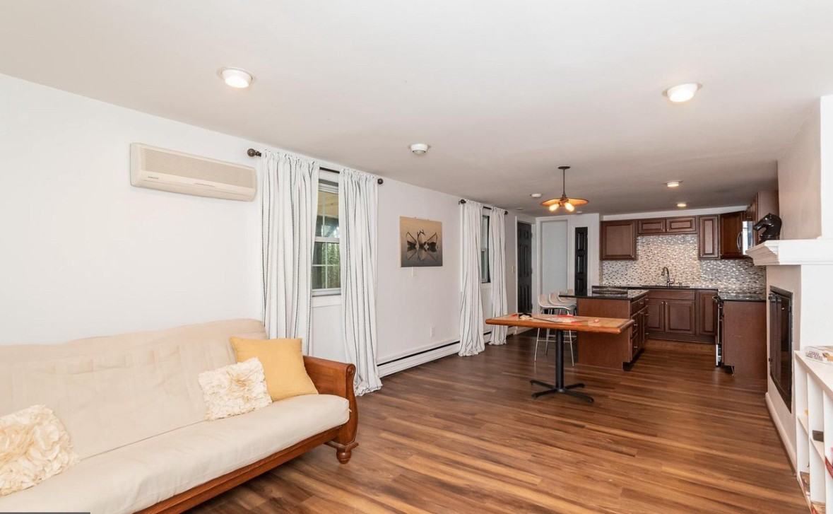 9106 Field Rd - Photo 2 of 10