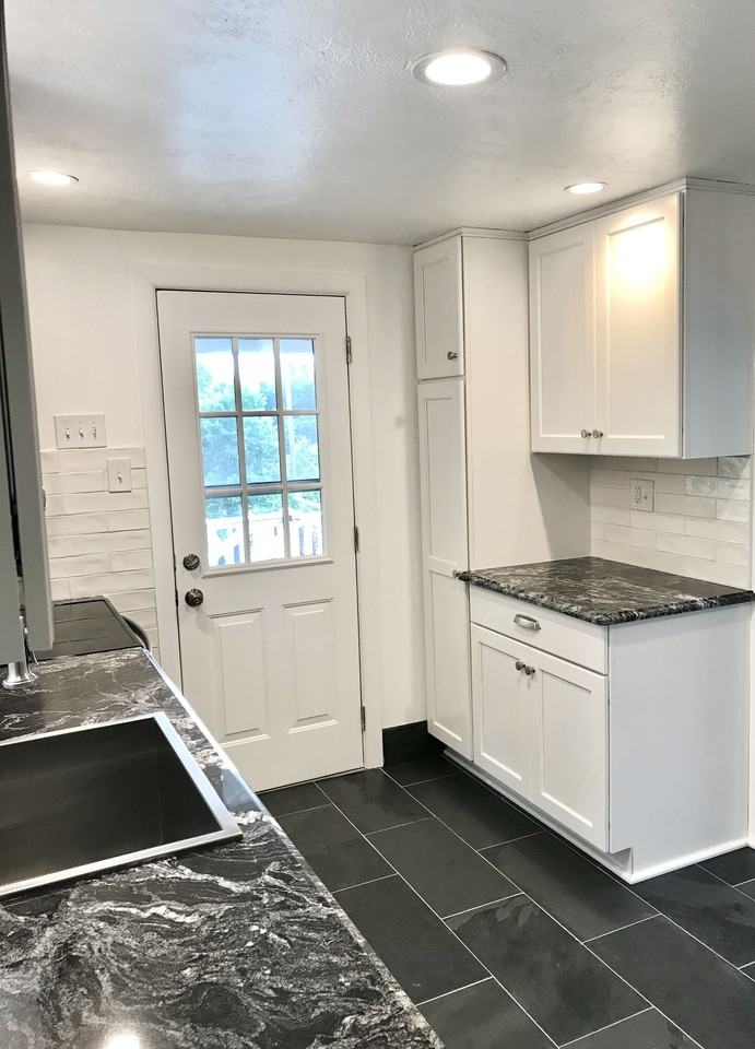 400 Duquesne Dr #NA - Photo 6 of 33