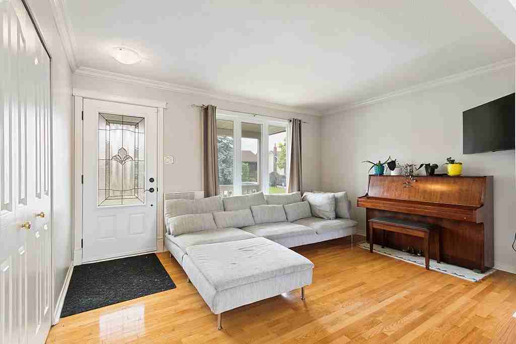 30 Rue de la Sablonniere - Photo 3 of 23