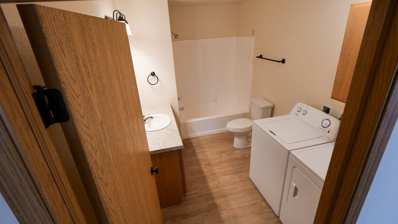 South Ridge Apartments - Photo 4 of 9