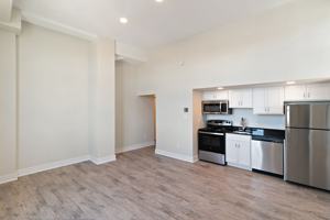 featured image of 10 W Adams Ave