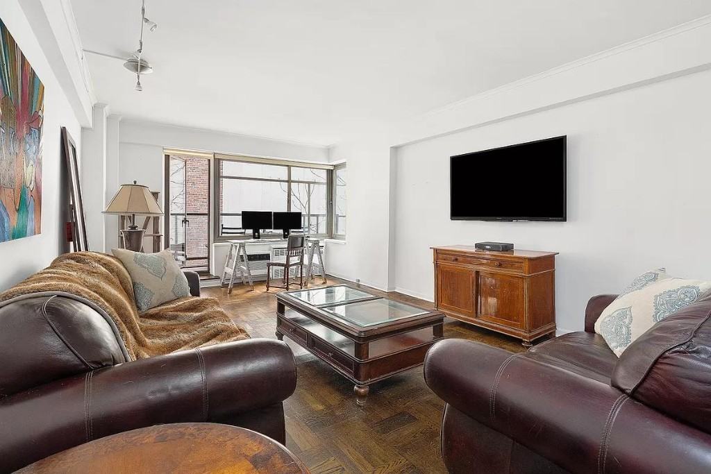 Park Ave #2E - Photo 3 of 12