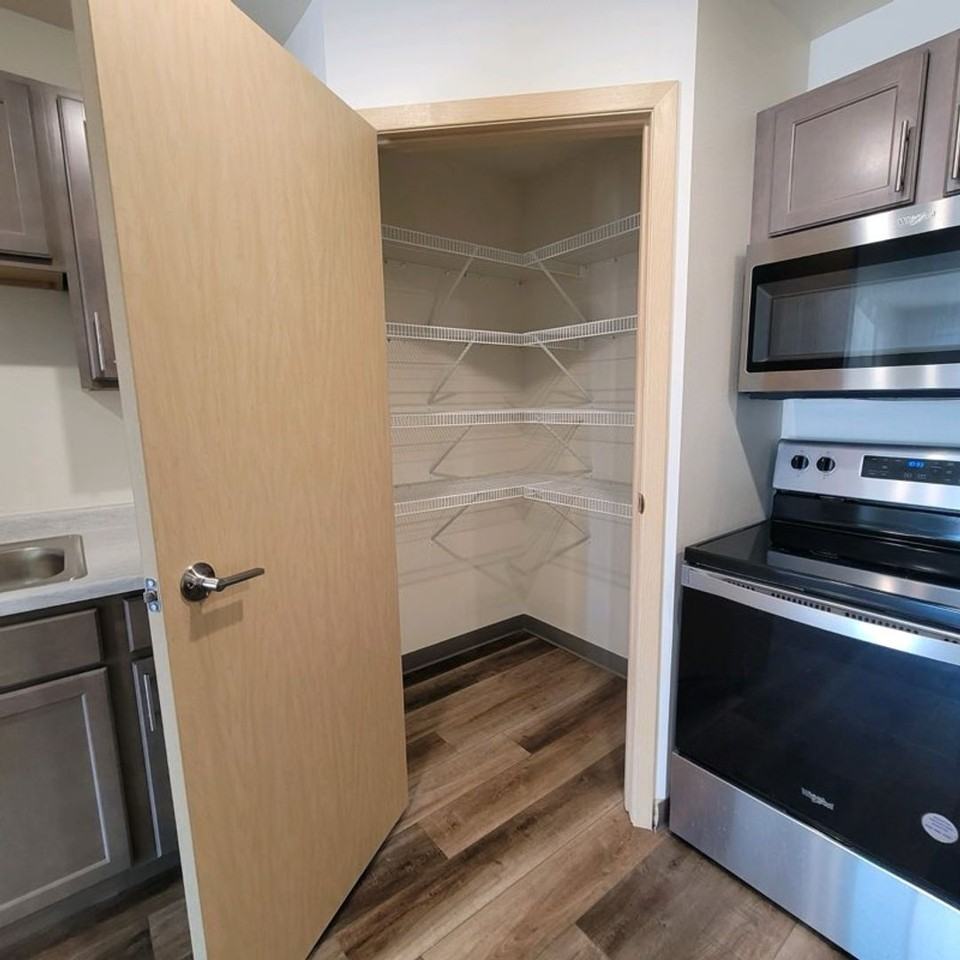 Rail10 - Photo 2 of 16