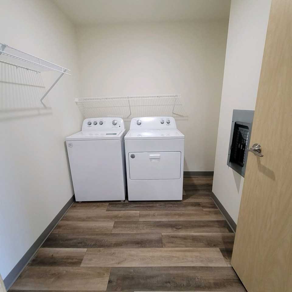 Rail10 - Photo 3 of 16