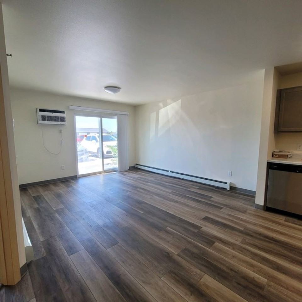 Rail10 - Photo 4 of 16