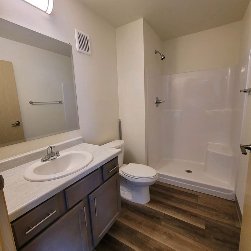 Rail10 - Photo 5 of 16