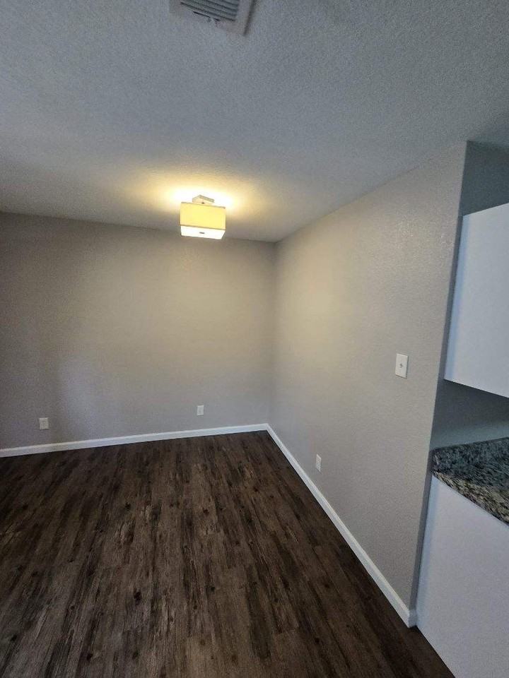 613 Carrie Ave #613 - Photo 2 of 8