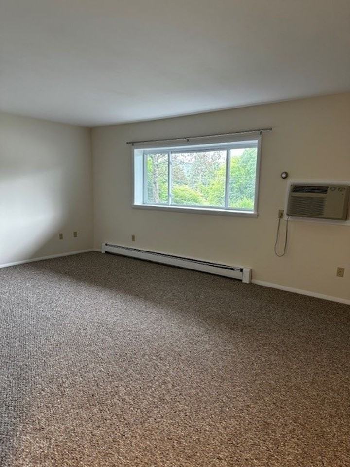 Hillside House Apartments - Photo 2 of 10