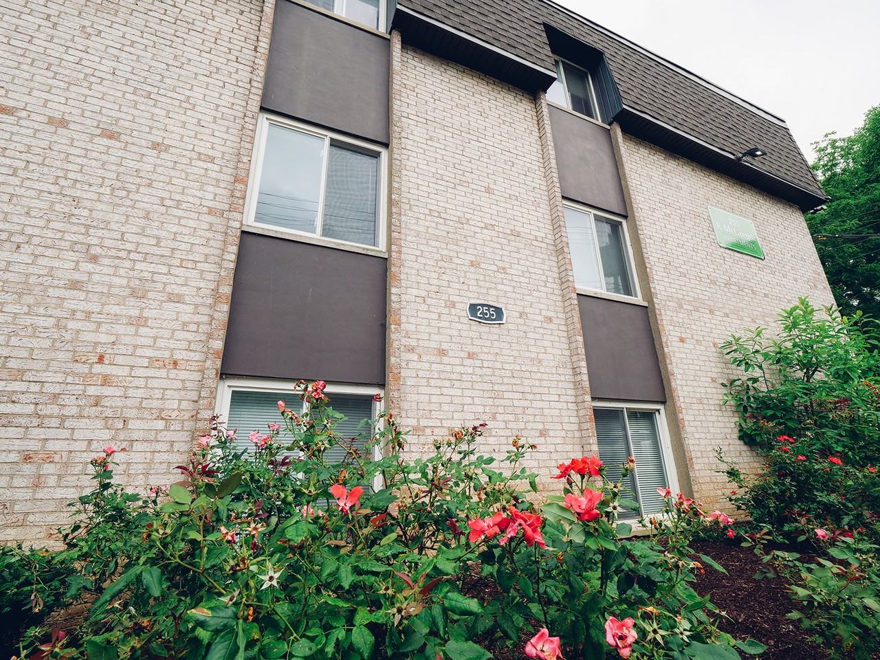 255 Mcgregor Ave #4