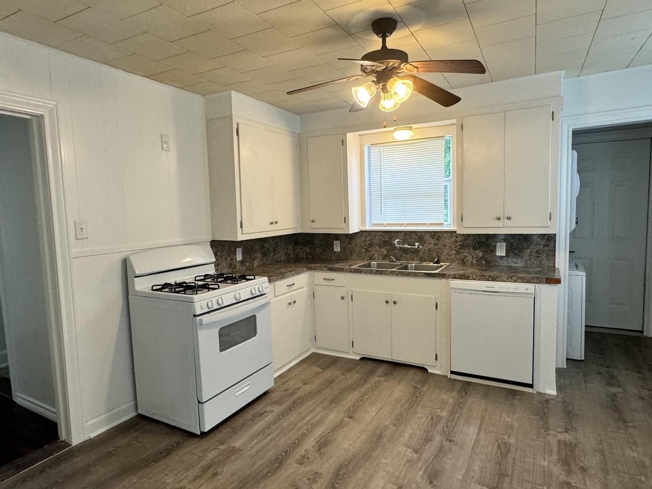 415 N Doak St #1 - Photo 2 of 12