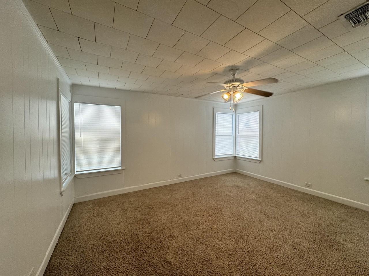 415 N Doak St #1 - Photo 4 of 12