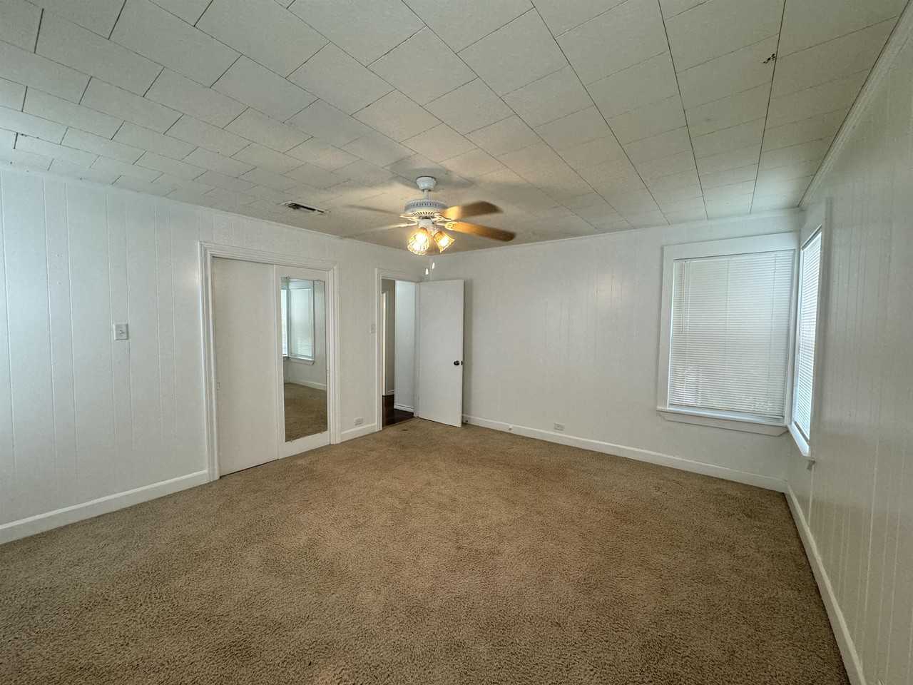 415 N Doak St #1 - Photo 5 of 12