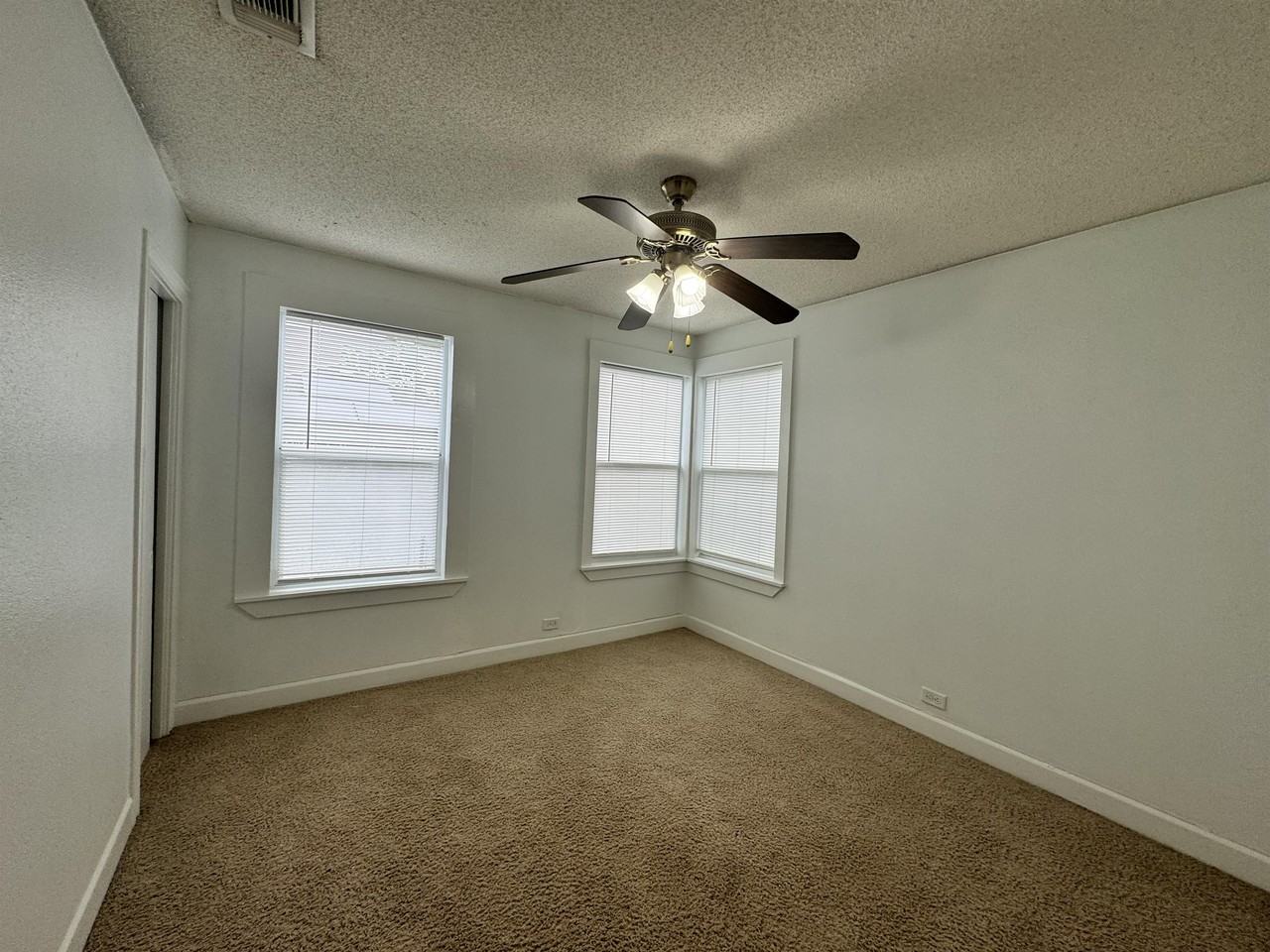 415 N Doak St #1 - Photo 6 of 12