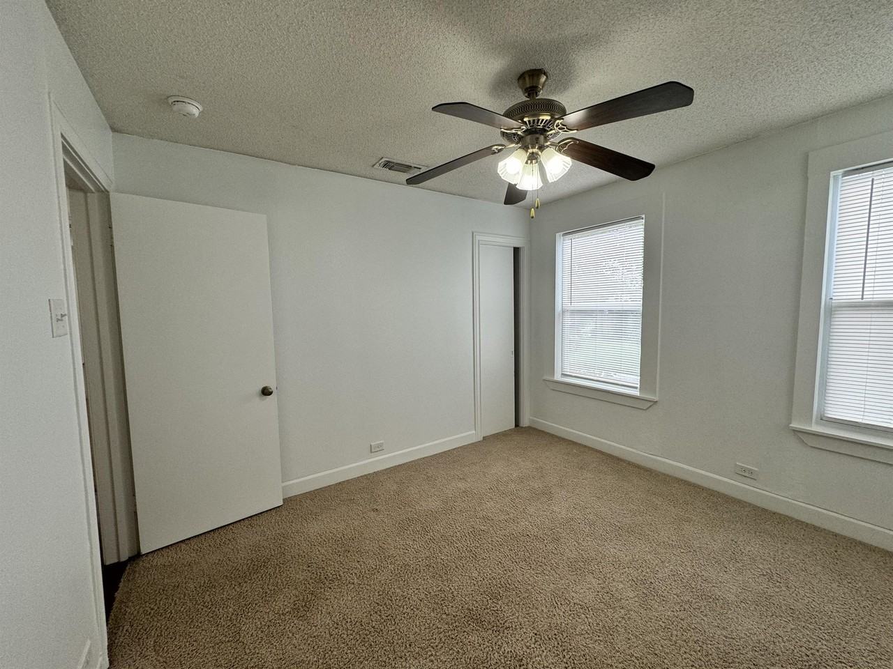 415 N Doak St #1 - Photo 7 of 12