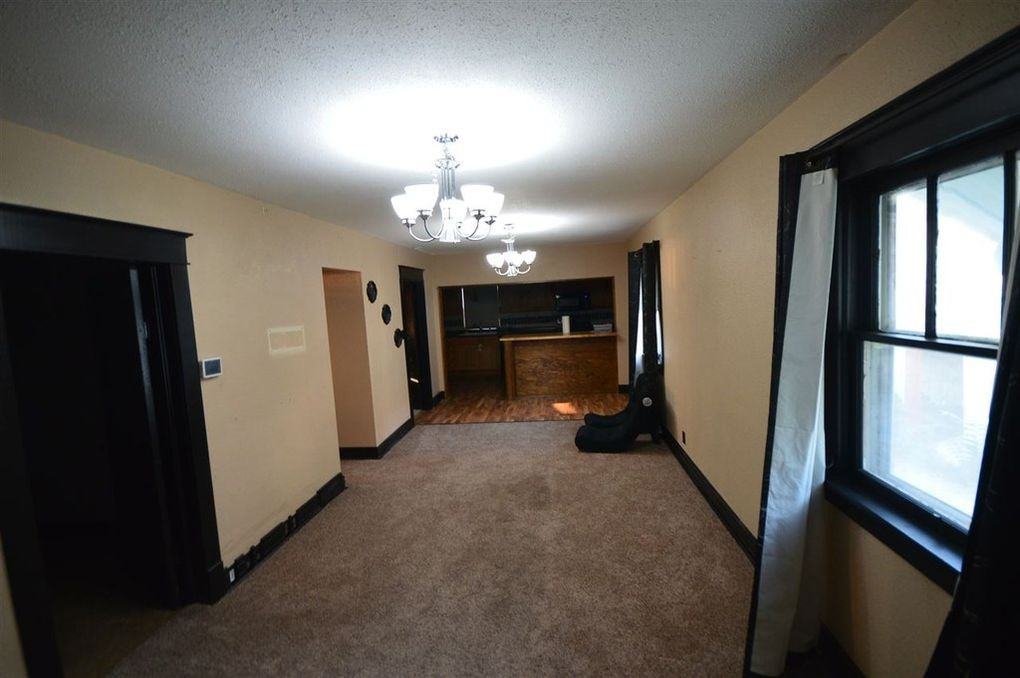 108 W J St #1 - Photo 3 of 11