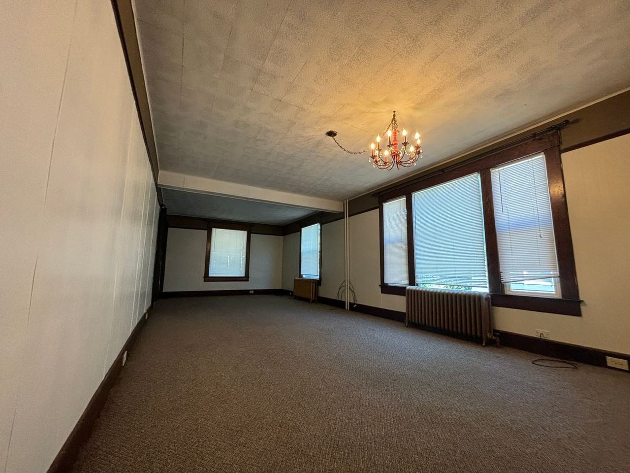 1607 6th St - Photo 2 of 10