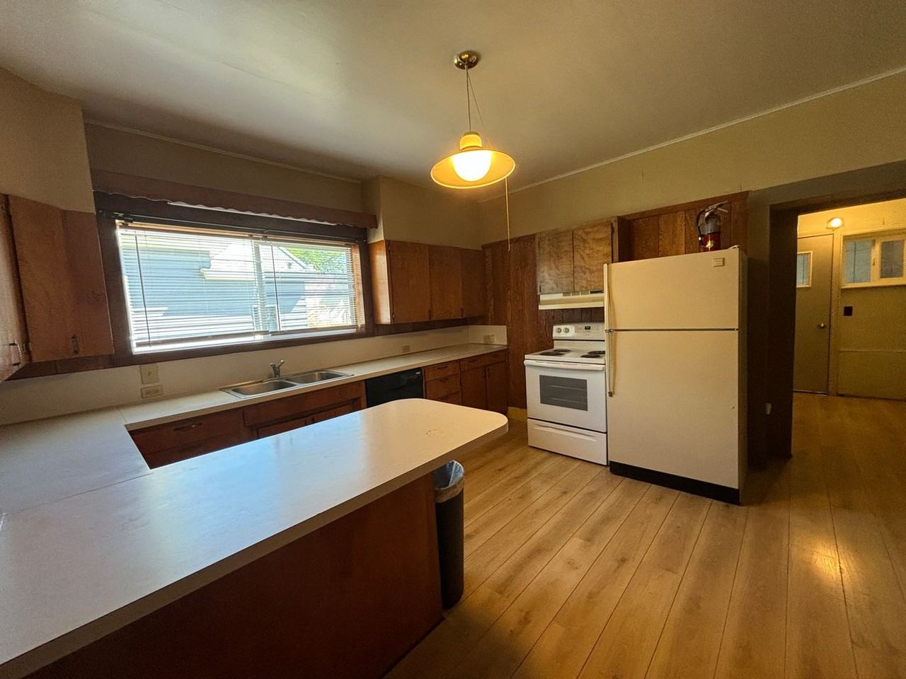 1607 6th St - Photo 3 of 10