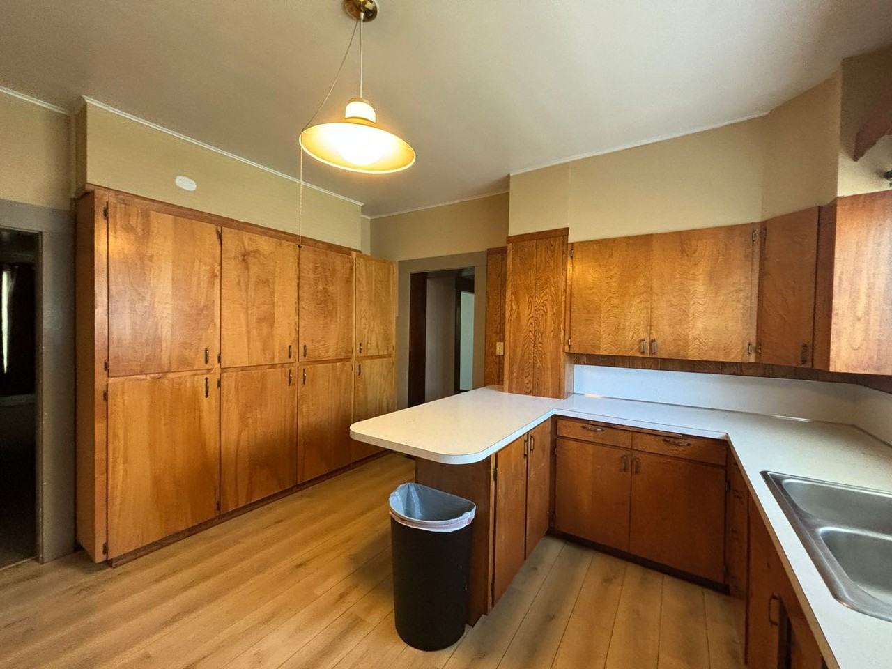 1607 6th St - Photo 4 of 10