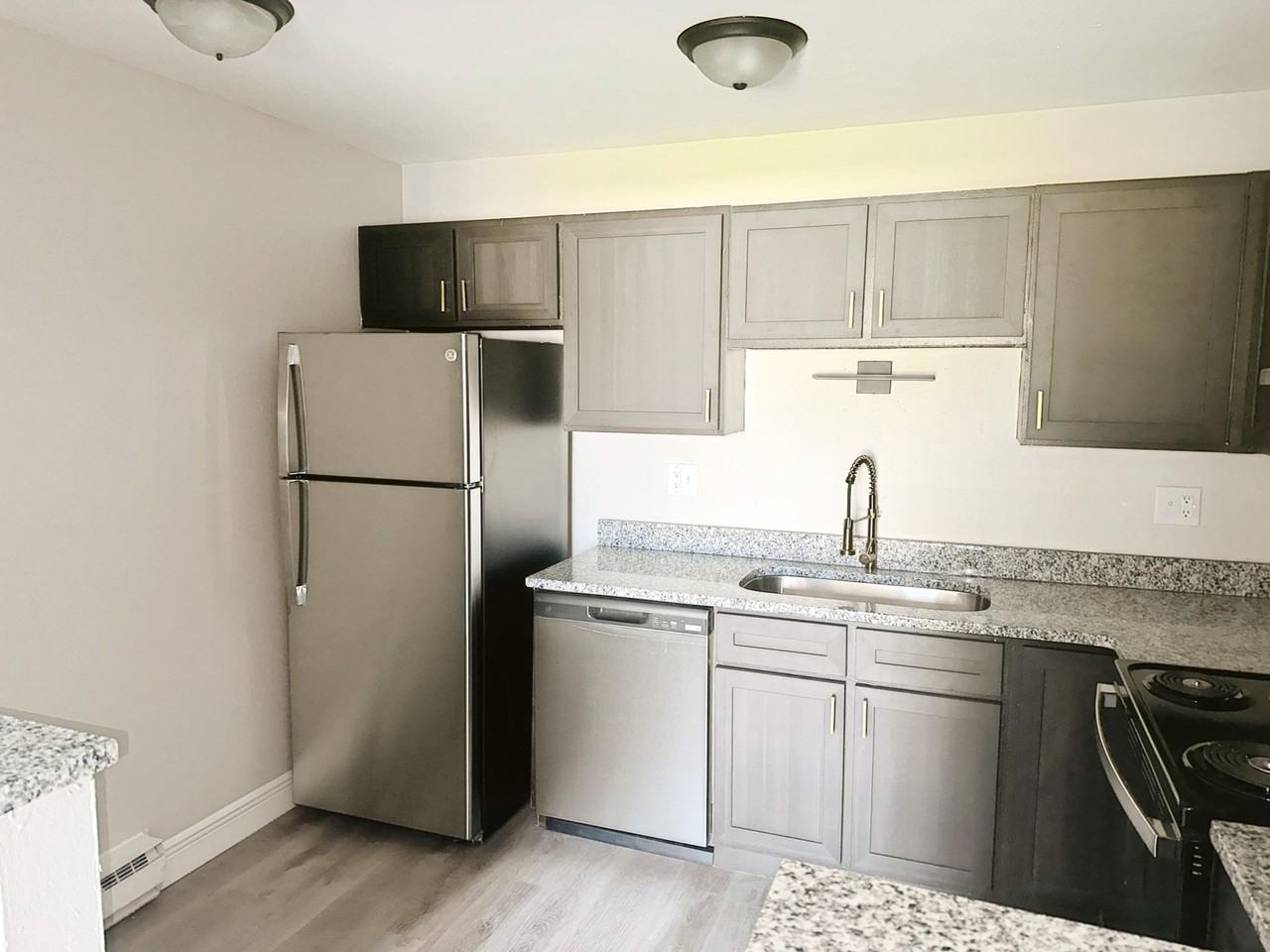 Modern Elegance: Newly Remodeled 2BR/1BA Apartments with Luxury Finishes - Photo 2 of 15