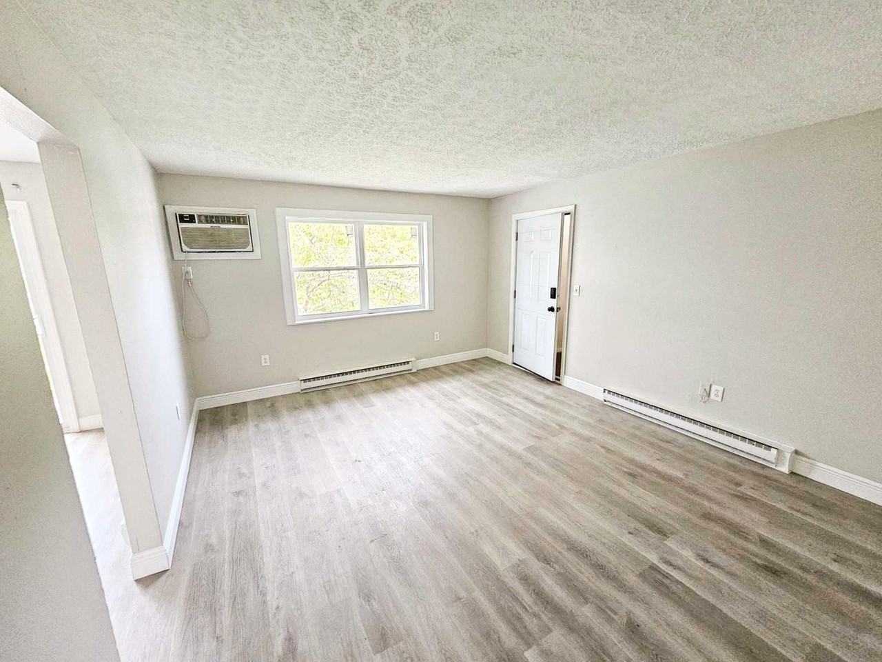 Modern Elegance: Newly Remodeled 2BR/1BA Apartments with Luxury Finishes - Photo 6 of 15