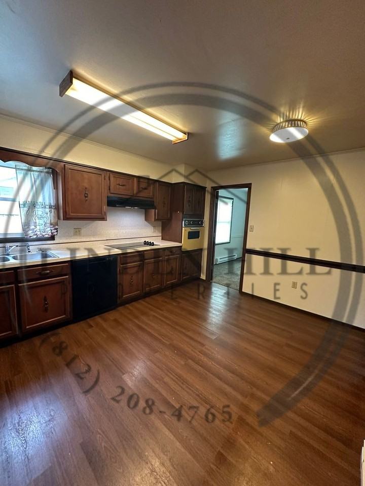 707 3rd Ave - Photo 4 of 17