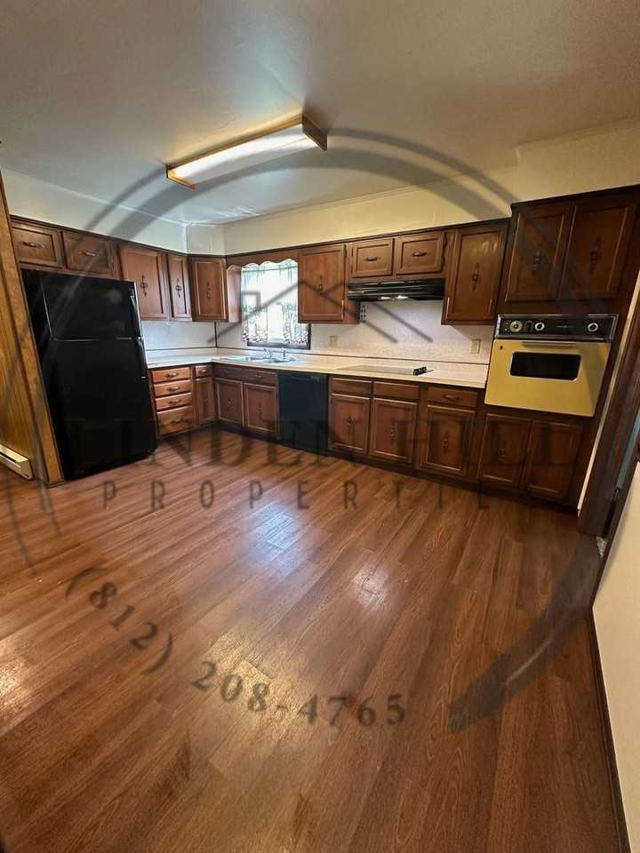 707 3rd Ave - Photo 5 of 17