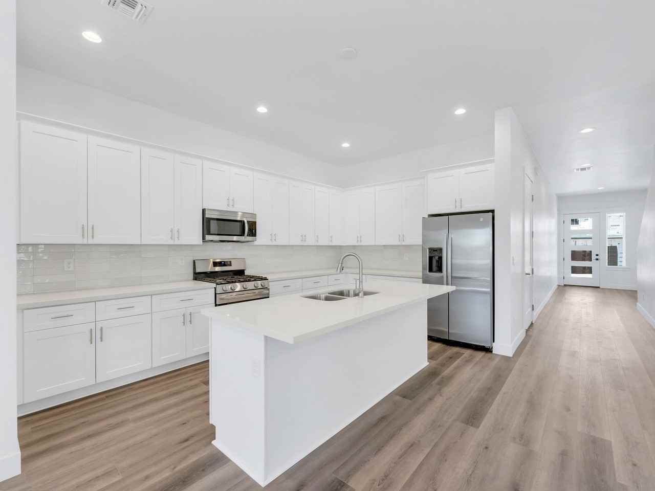 3219 E Copperleaf Ln - Photo 4 of 43