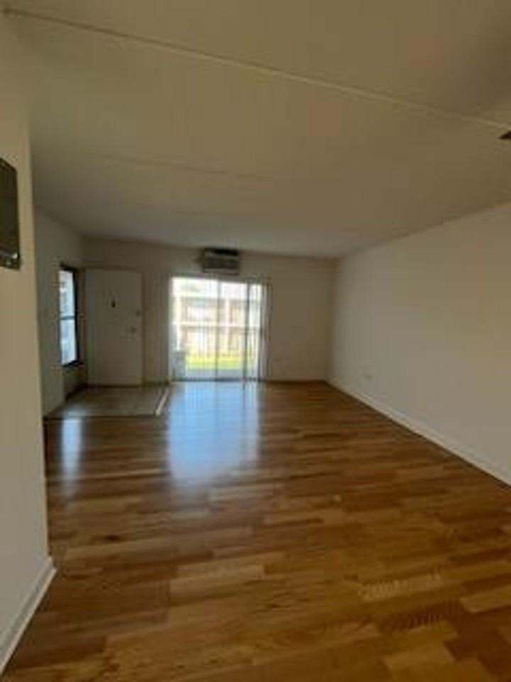 140 E Lake St #06B - Photo 4 of 9