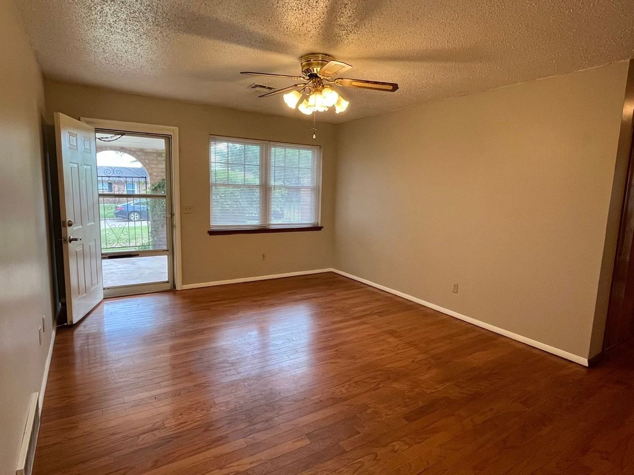 324 W Michael Dr - Photo 3 of 19