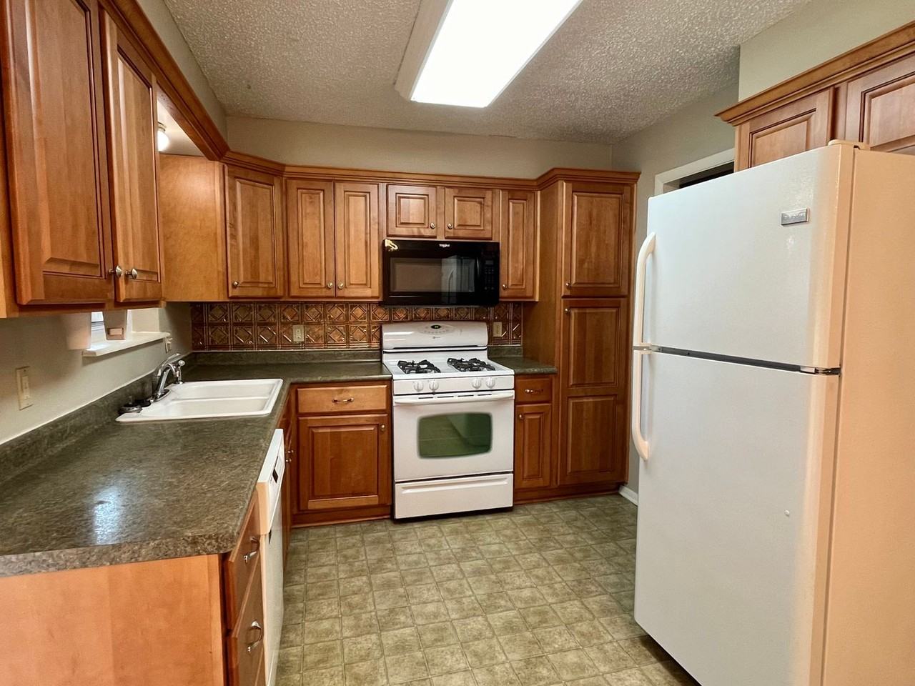 324 W Michael Dr - Photo 6 of 19