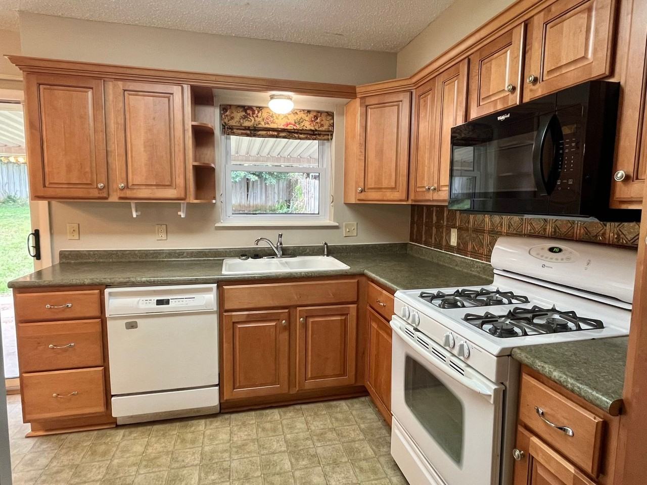 324 W Michael Dr - Photo 7 of 19