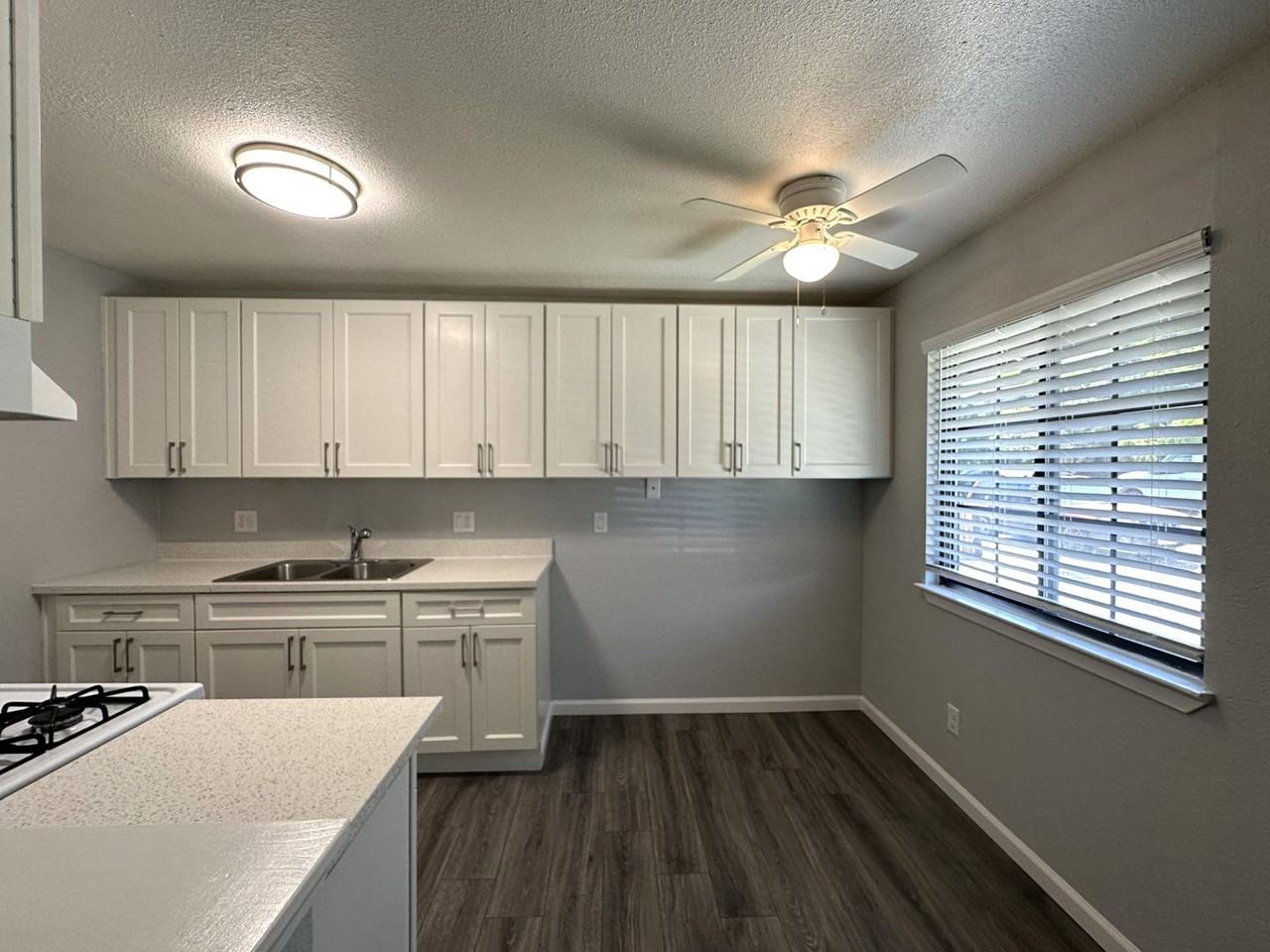 La Madera Apartments at 935 W. Swain Road - Photo 6 of 16