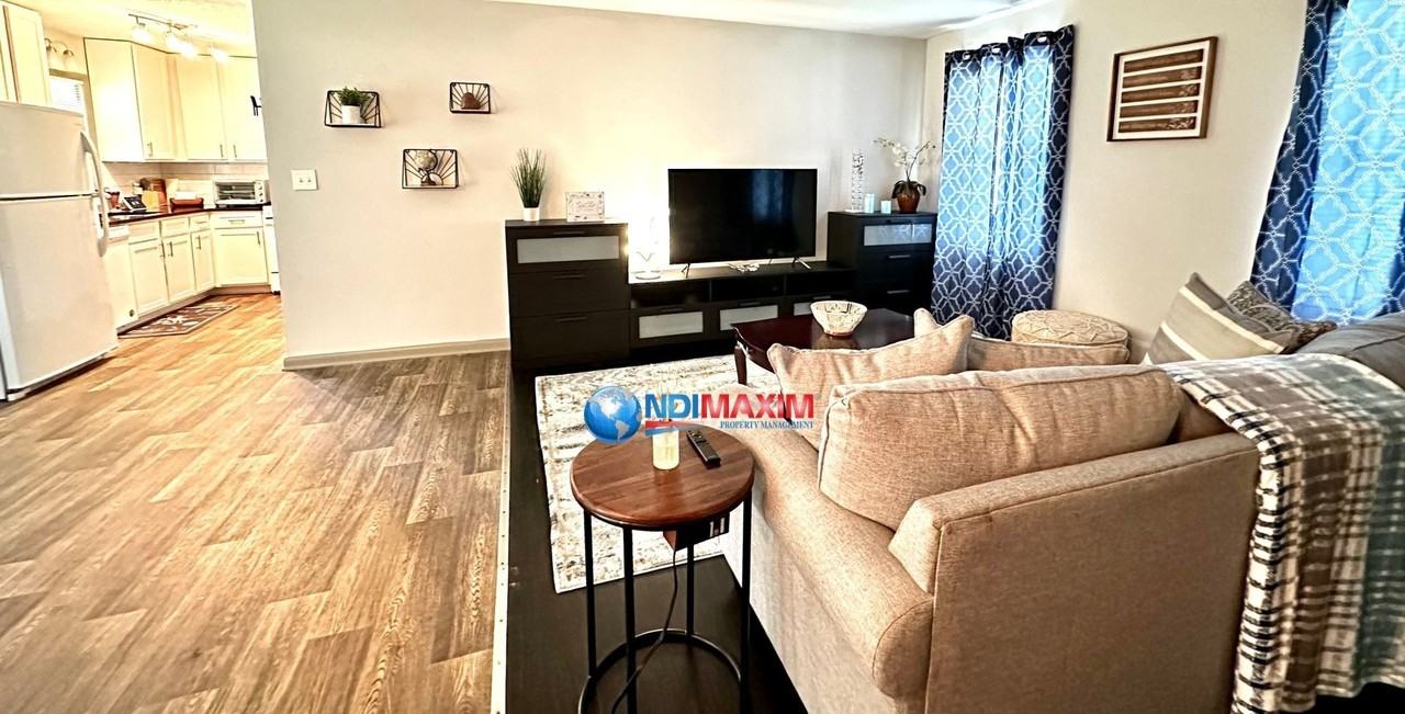 2315 Rockbridge Rd - Photo 3 of 15