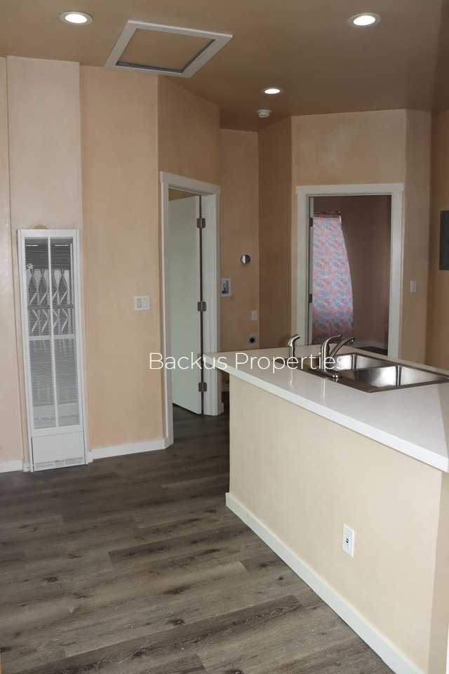 1433 Adams St #A - Photo 3 of 12