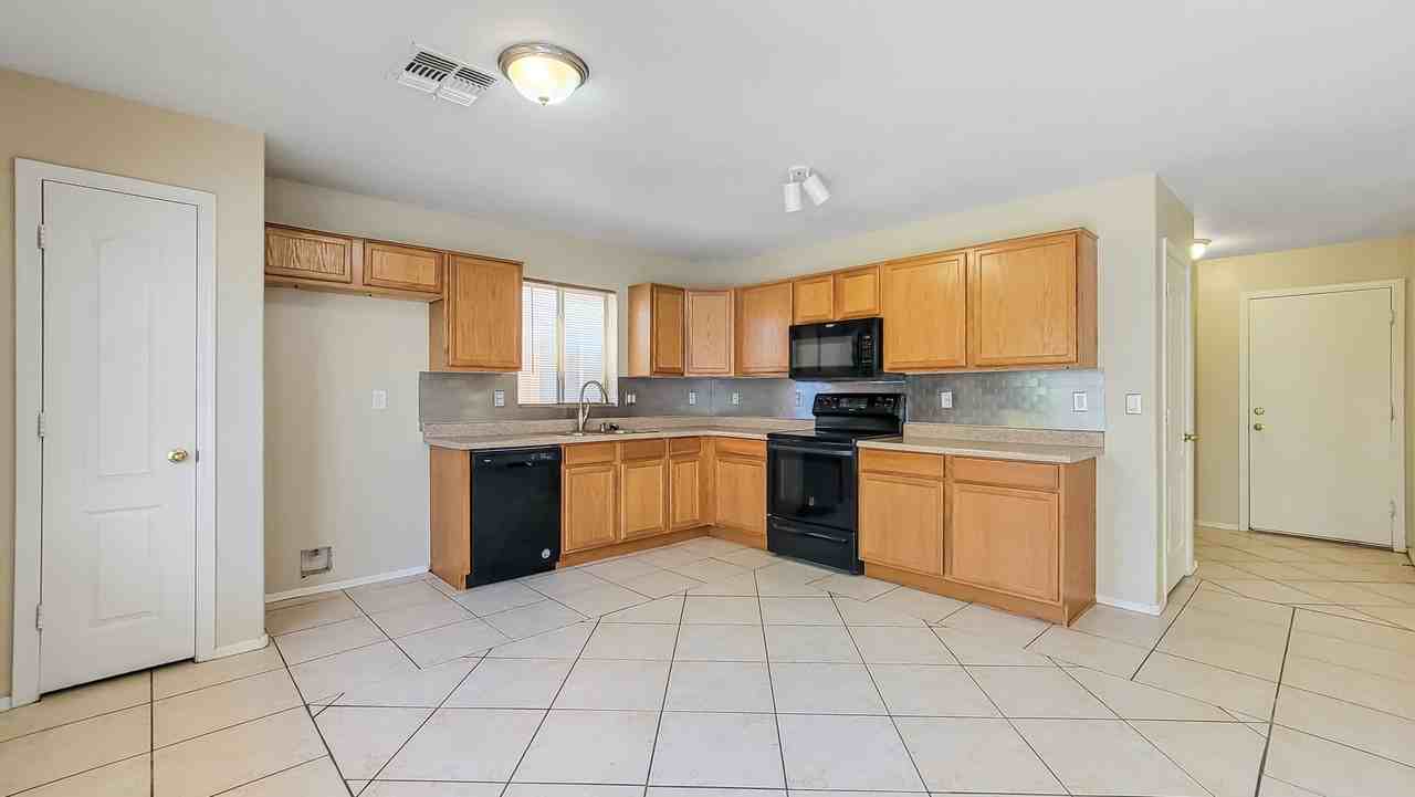 12933 W Fleetwood Ln - Photo 3 of 28