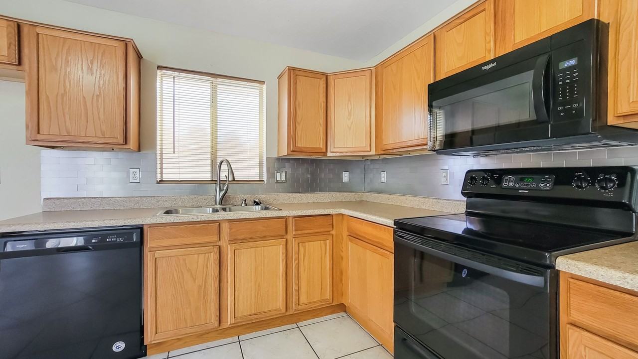 12933 W Fleetwood Ln - Photo 4 of 28