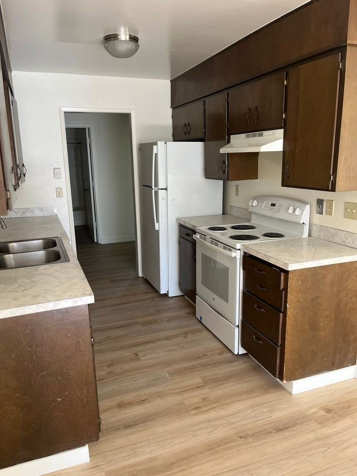 Davis Apartments - Photo 4 of 12