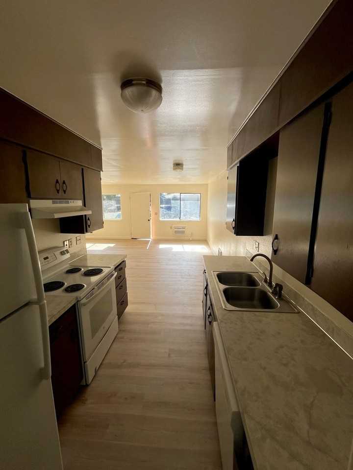 Davis Apartments - Photo 5 of 12