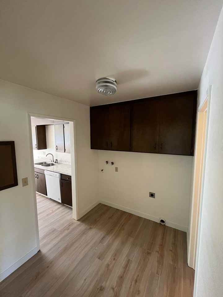 Davis Apartments - Photo 6 of 12