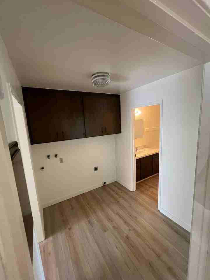 Davis Apartments - Photo 7 of 12