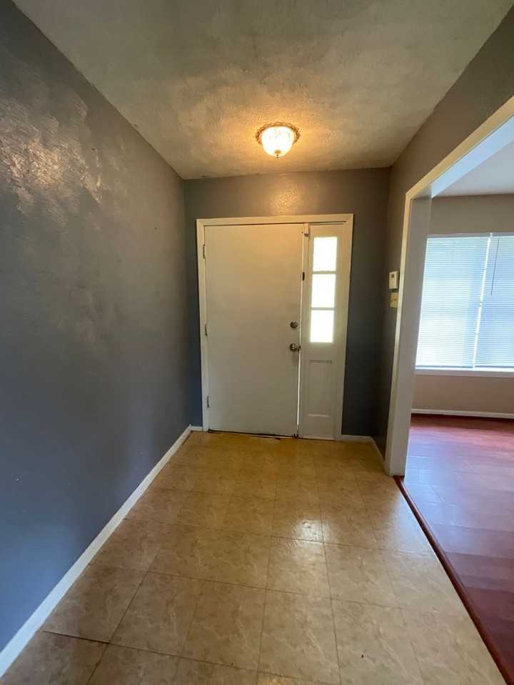 2030 Glen Haven St - Photo 3 of 21