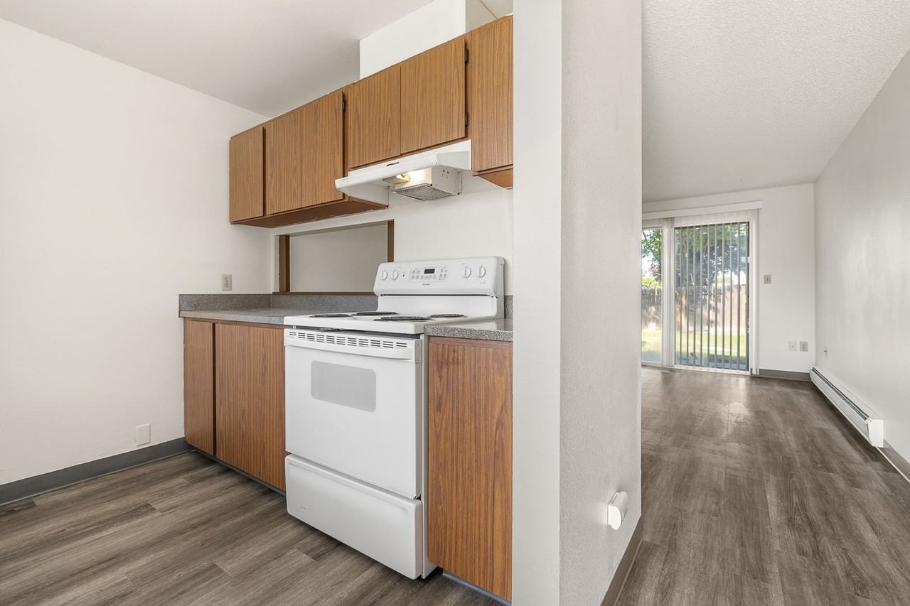 The Grandview Apartments - Photo 3 of 15