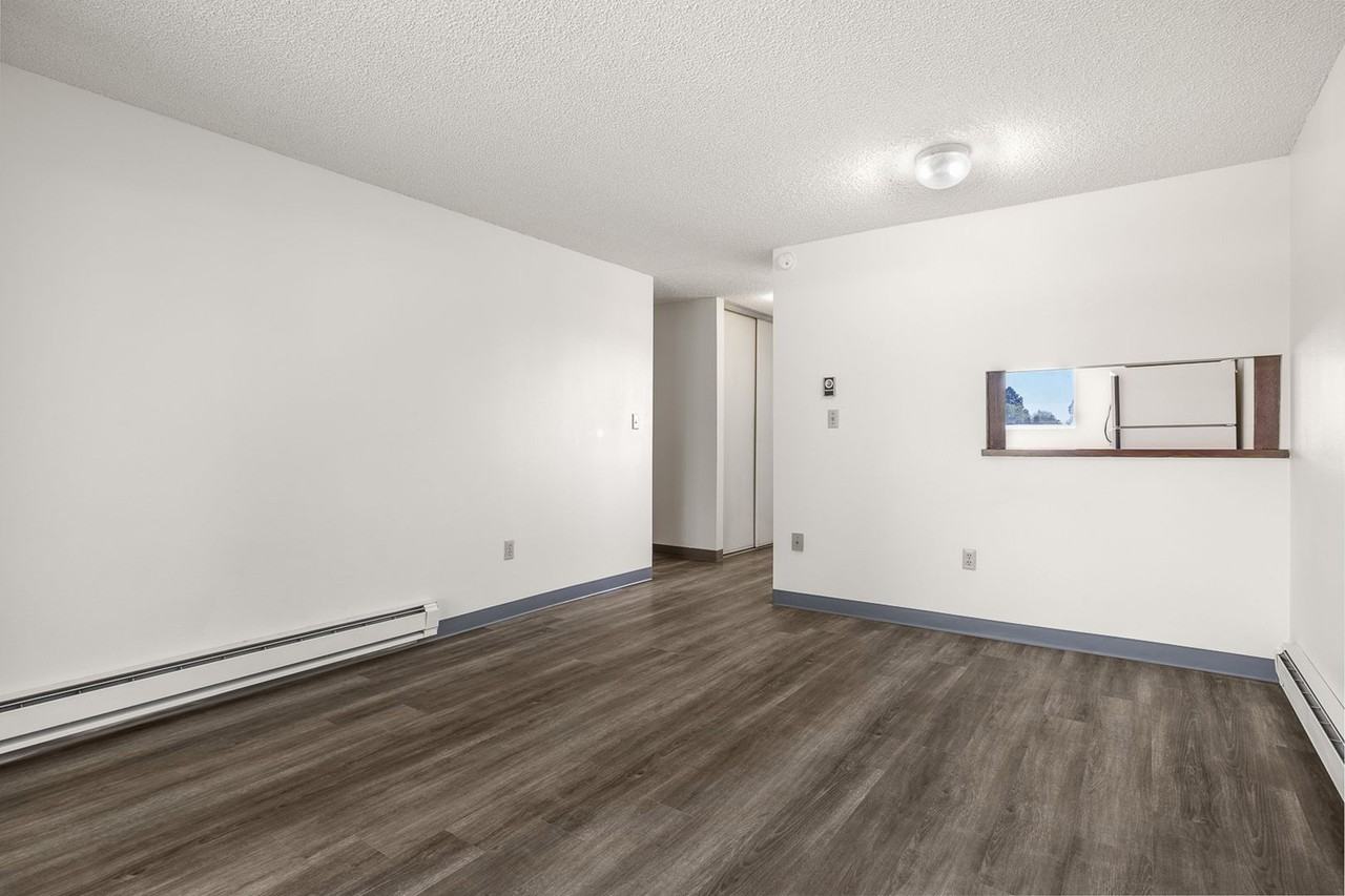 The Grandview Apartments - Photo 6 of 15