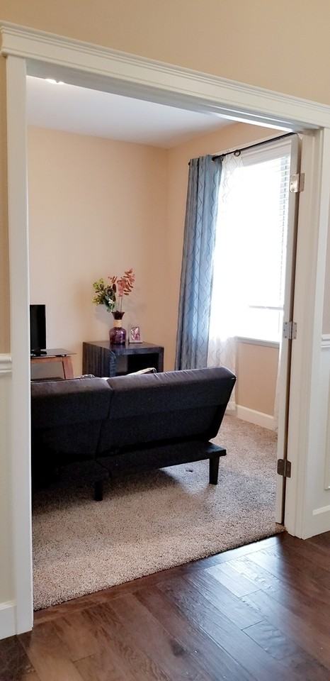 3909 19th Ave Ne - Photo 3 of 33