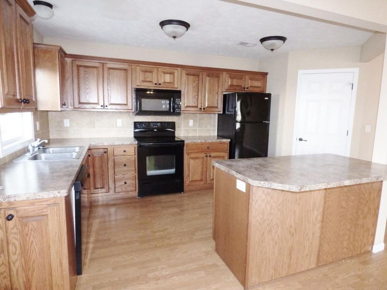 413 Brookmont Dr - Photo 3 of 15