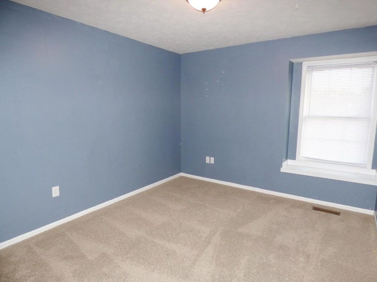 413 Brookmont Dr - Photo 5 of 15