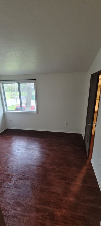 Mayfield Townhouse Apartments - Photo 3 of 14